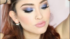 Logra un look fresco con maquillaje natural azul cielo. Descubre cómo resaltar tus ojos y lucir radiante. ¡Dale un toque de color a tu estilo!