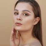 Descubre el maquillaje natural perfecto para tu boda y luce radiante con nuestra guía completa de Belleza.