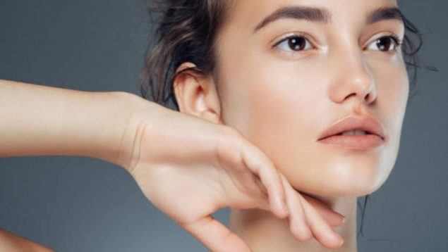 Consigue un maquillaje natural rápido y fácil en solo minutos. Perfecto para lucir radiante en cualquier ocasión. ¡Descubre cómo lograrlo aquí!
