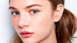 Consigue un maquillaje natural sin químicos y luce radiante sin dañar tu Belleza.