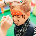 Descubre los mejores looks de maquillaje para niñas en Navidad