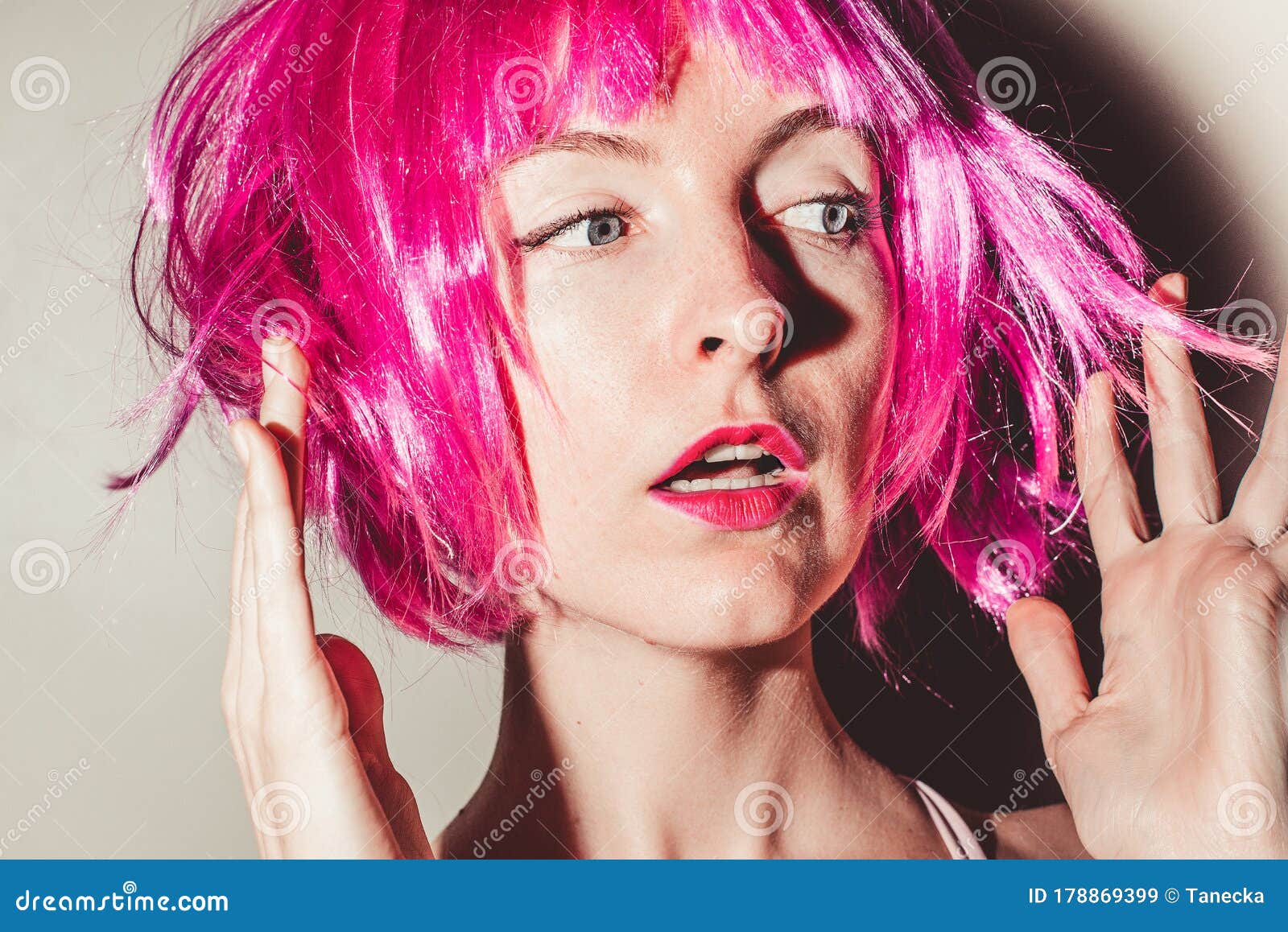 Descubre el brillo y color del maquillaje neon – ¡Resalta tu estilo!