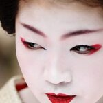 Descubre los secretos del maquillaje oriental: técnicas y tendencias