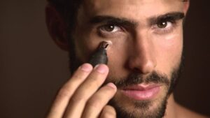 Descubre el mejor maquillaje para hombres y resalta tu Belleza natural. Perfecto para lucir impecable y seguro de ti mismo. ¡Atrévete a probarlo!