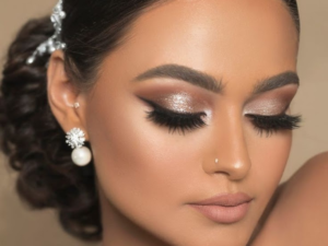 Descubre el maquillaje natural perfecto para realzar tu Belleza natural: maquillaje para morenas