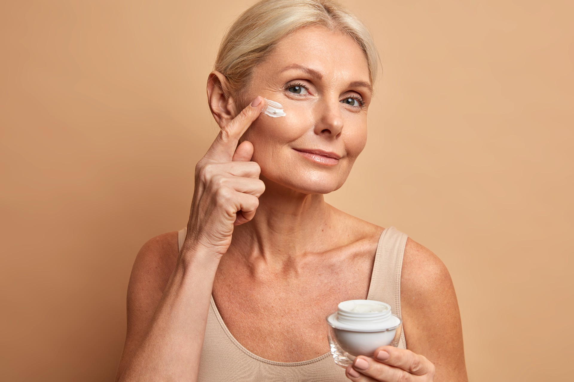 Descubre los mejores trucos de maquillaje de ojos para mujeres maduras y resalta tu Belleza natural