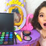 Descubre el encanto del maquillaje para niñas: encanto, diversión y Belleza.