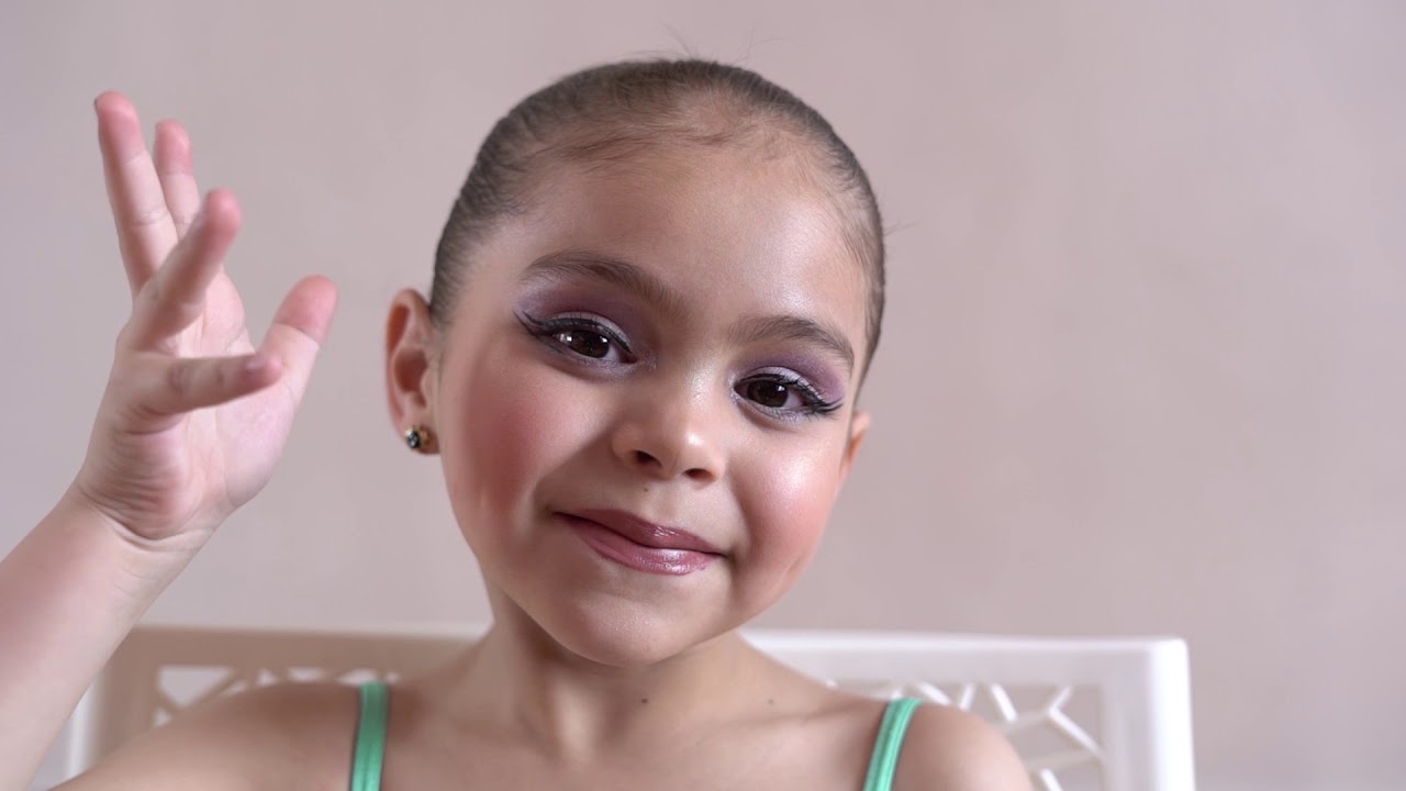 Descubre el maquillaje perfecto para niñas bailarinas
