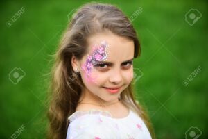 Descubre el maquillaje para niñas en Saga Falabella – ¡Brillo y diversión garantizada!