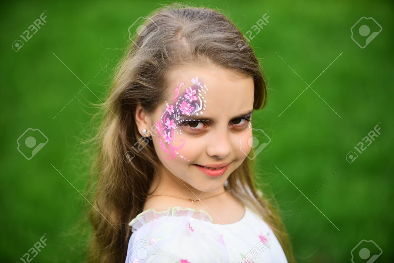 Descubre el maquillaje para niñas en Saga Falabella – ¡Brillo y diversión garantizada!