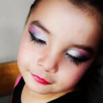 Descubre el mejor maquillaje para niñas mayores y resalta su Belleza natural.