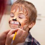 Encuentra maquillajes seguros para niños de tres años. ¡Diversión y creatividad garantizadas!