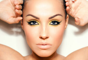 Descubre los secretos del maquillaje para ojos aesthetic y realza tu Belleza con estilo y elegancia.