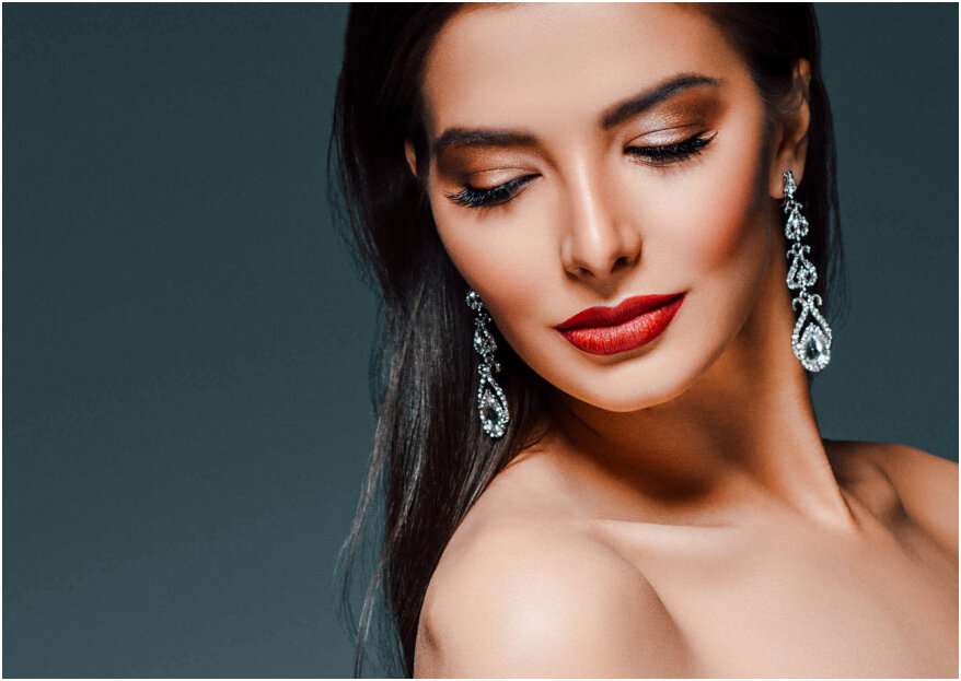 Descubre el mejor maquillaje para resaltar tu vestido azul marino y deslumbra en cualquier ocasión.