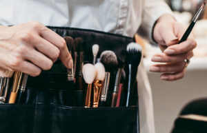 Encuentra trabajo en el mundo del maquillaje con MAC – Únete a nuestro equipo hoy