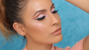 Descubre los mejores cursos de maquillaje online. Aprende técnicas profesionales y conviértete en un experto del maquillaje. ¡Inscríbete ahora!