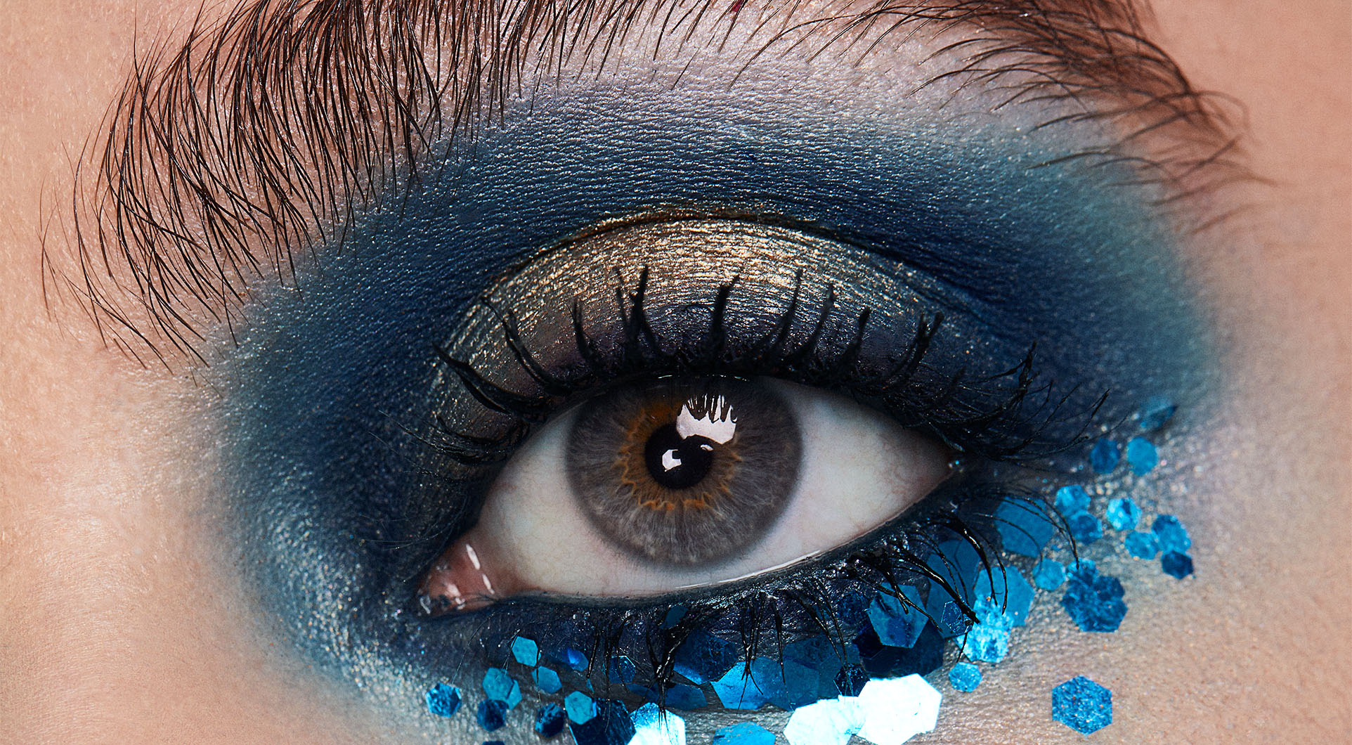 Descubre los mejores servicios de maquillaje en Madrid y realza tu Belleza con los expertos.