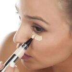 Consigue un look radiante y natural con nuestro maquillaje brillante