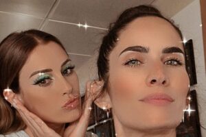 Descubre el encanto del maquillaje de los 70 para mujeres y luce un look retro y sofisticado