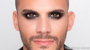 Encuentra el mejor maquillaje rock para hombres y deslumbra con tu estilo único. Ingresa ahora y descubre los beneficios de resaltar tu personalidad con nuestra amplia selección de productos. Perfecto para los amantes del rock y la moda masculina.