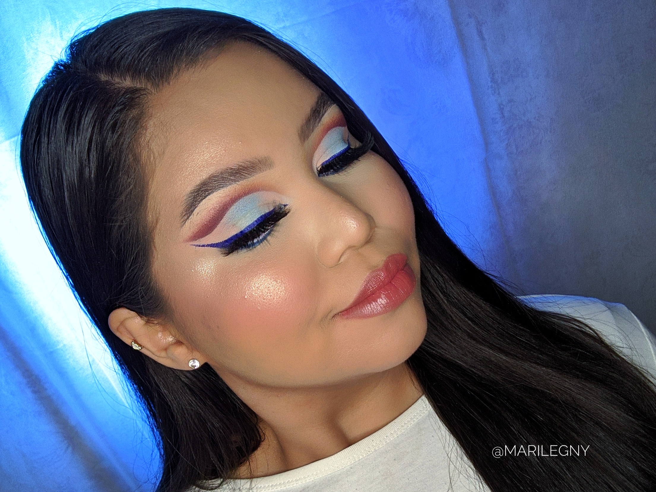Descubre el maquillaje social azul perfecto para resaltar tu Belleza