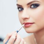 Descubre los beneficios del maquillaje terapéutico para mejorar tu bienestar y autoestima.