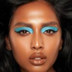 Aprende a crear un maquillaje tono azul impecable – Tutorial paso a paso