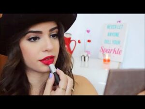 Descubre el icónico maquillaje retro de los años 60 y 70: estilo, elegancia y nostalgia.