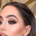 Consigue el look perfecto con nuestros servicios de maquillaje y peinado.
