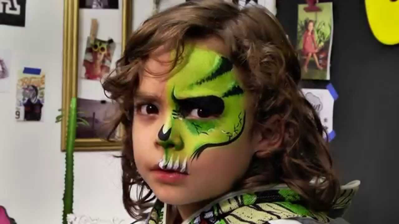 Descubre el maquillaje zombie verde para un look terrorífico