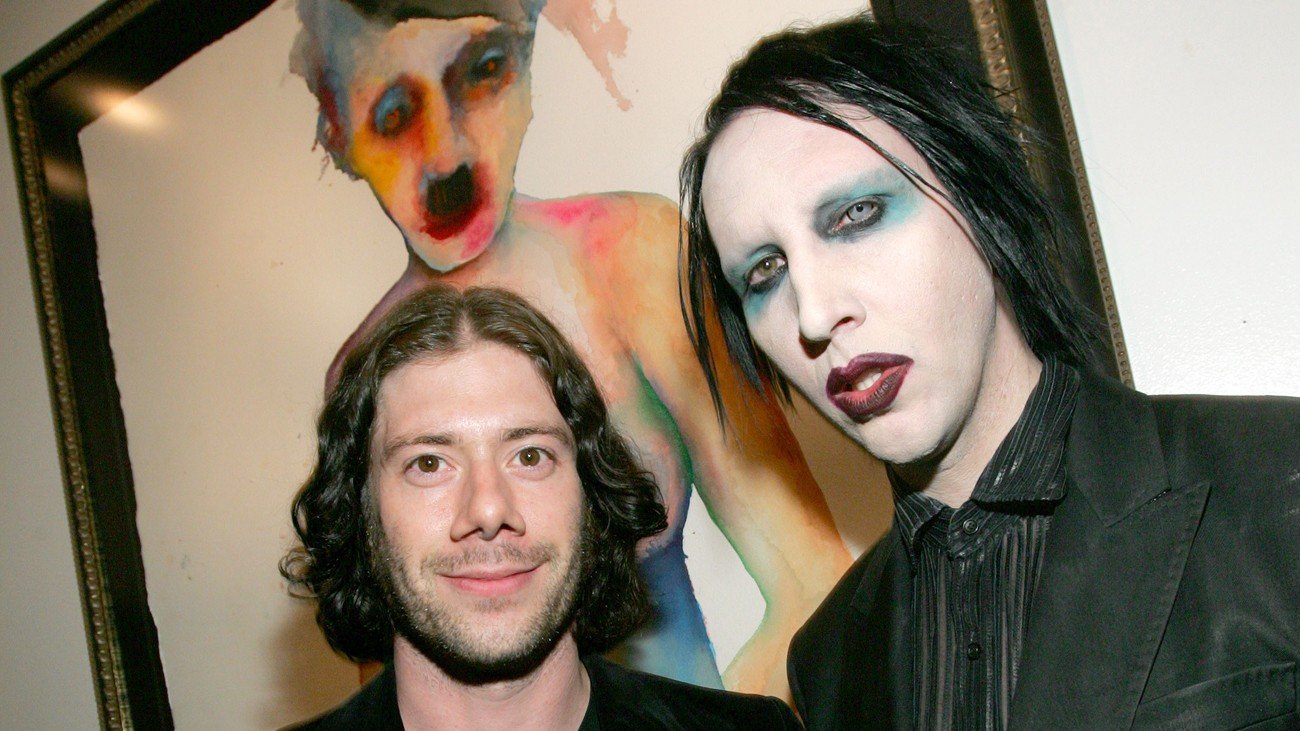 Descubre a Marilyn Manson sin maquillaje y sorpréndete con su verdadera apariencia.