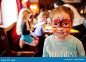 Transforma a tu niña en una hermosa mariposa con nuestro maquillaje especial