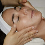 Masaje facial: ¿antes o después del cuidado de la piel?