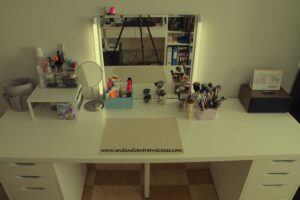 Consigue tu mesa de maquillaje perfecta y organizada para crear looks espectaculares