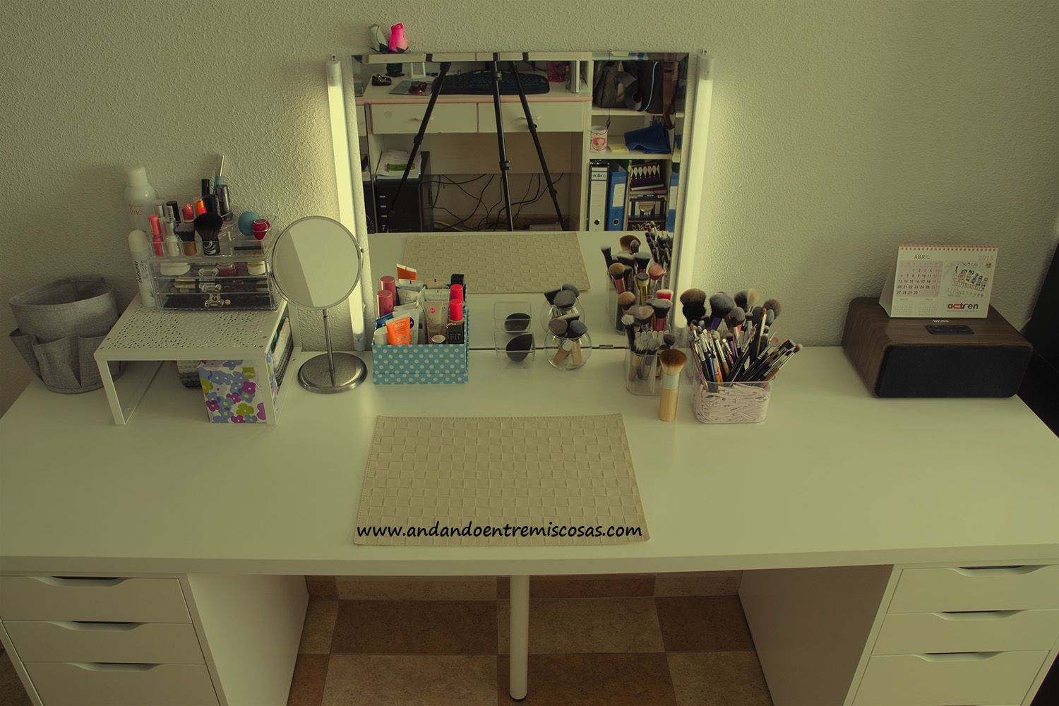 Consigue tu mesa de maquillaje perfecta y organizada para crear looks espectaculares