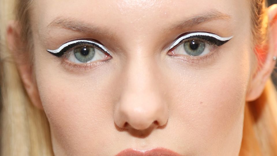 Consigue una mirada impactante con maquillaje de lápiz blanco – Descubre cómo resaltar tus ojos con nuestro lápiz blanco de alta calidad.