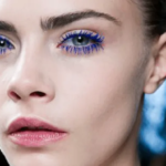 Descubre el mágico maquillaje azul tornasol. Potencia tu mirada con un brillo único. Perfecto para un look impactante. ¡Entra y sorpréndete!