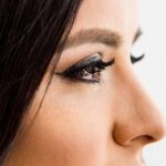 Descubre el maquillaje perfecto para ojos caídos en tu día especial de novia. Acentúa tu mirada y deslumbra con nuestro tutorial de maquillaje.