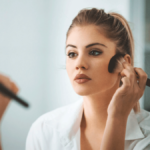 Consejos de maquillaje para lucir radiante a los 50 años