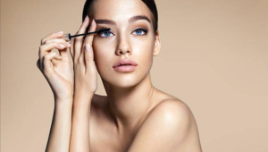 Descubre el mejor maquillaje para señoras de 60 años y resalta tu Belleza atemporal