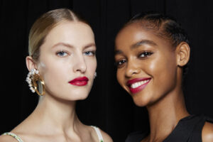 Descubre los mejores trucos de maquillaje para mujeres de 60 años