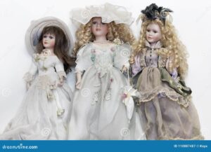 Encuentra la muñeca de porcelana perfecta para tu colección de maquillaje