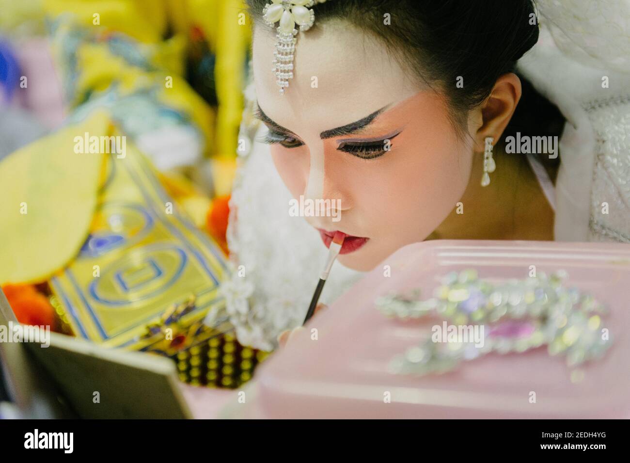 Descubre el maquillaje perfecto para una novia china y luce radiante en tu gran día