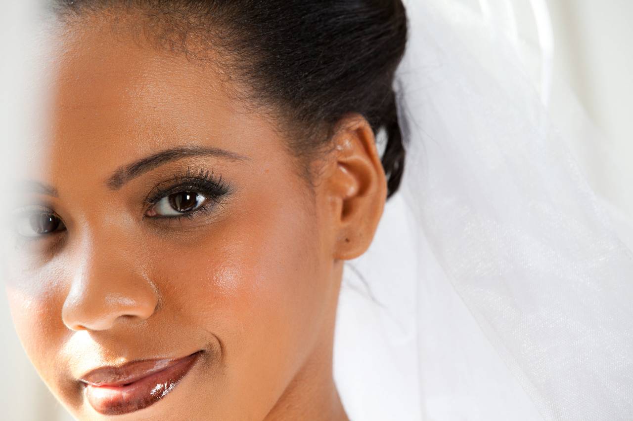 Descubre el maquillaje de novia ideal para Belleza morena: sencillo y radiante