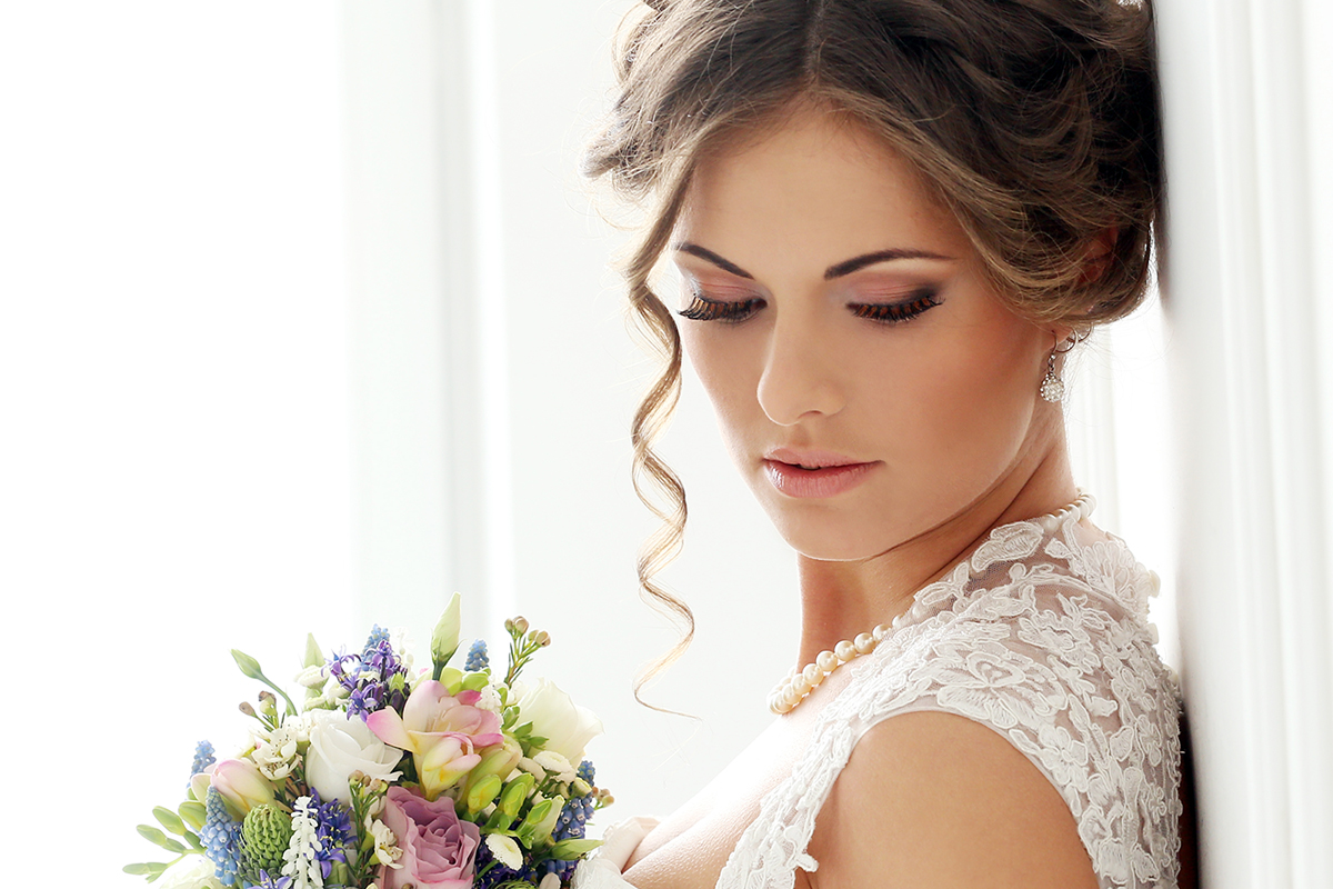 Maquillaje de novia en Madrid: Encuentra el look perfecto para tu gran día.