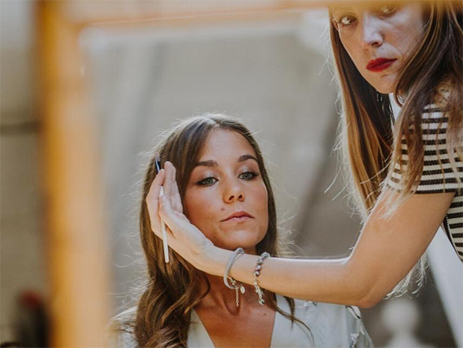 Descubre los secretos del maquillaje de novia para lucir radiante en tu gran día.