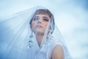 Descubre el maquillaje de novia glamour que te hará brillar en tu gran día