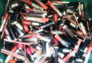 Descubre la mejor oferta de maquillaje al por mayor en Argentina y ahorra dinero en tus Bellezas de cosméticos.