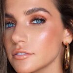 Descubre los mejores trucos de maquillaje para realzar tus ojos azules