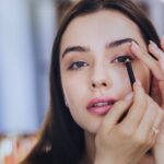 Descubre los secretos del maquillaje con eyeliner y resalta tus ojos.
